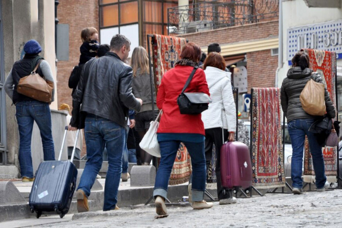 Gürcüstandan mindən çox miqrant qovulub