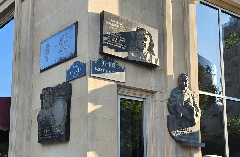 Bu məşhurlar eyni binada yaşayıblar 