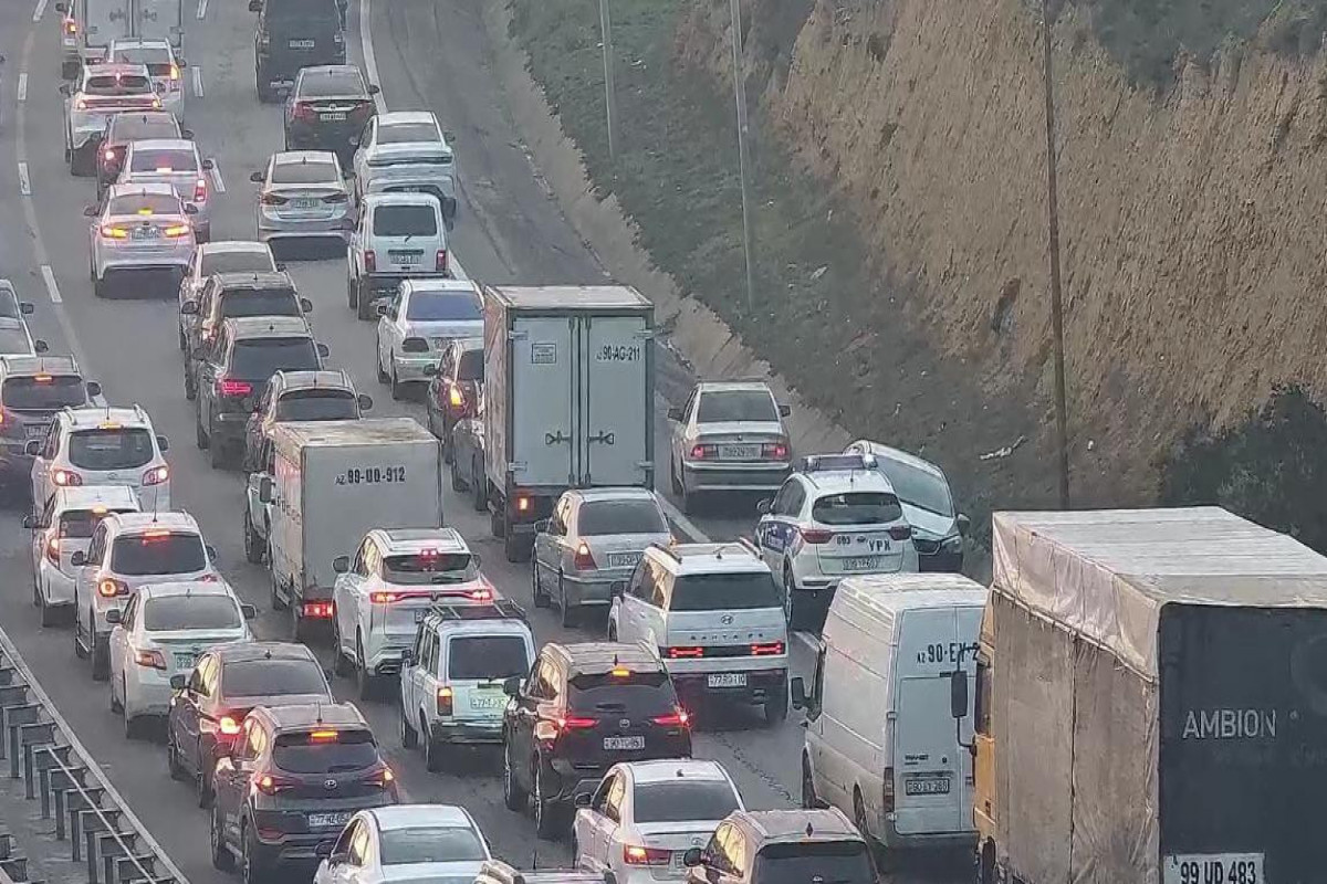 Kənar dairəvi yolda qəza - Tıxac yarandı