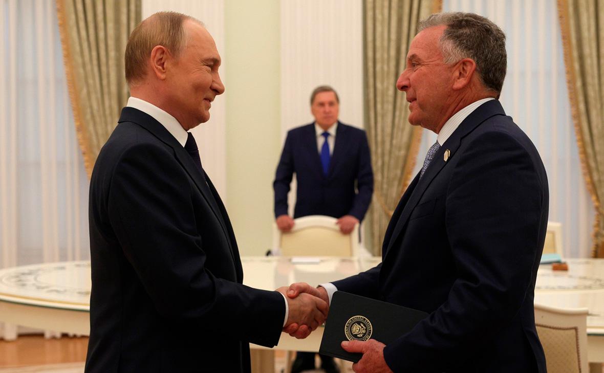 Putin Trampın elçisi ilə kürəkənini 3 saat gözlədib