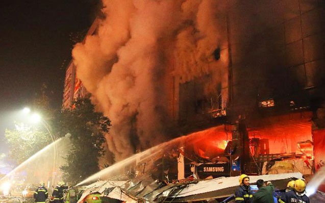 Bakıda restoran yandı - Hadisə yerindən GÖRÜNTÜLƏR