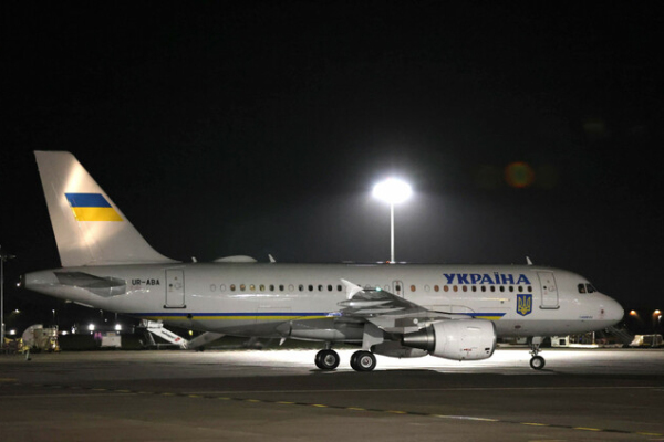 Naməlum dronlar Zelenskinin təyyarəsini təqib edibmiş 