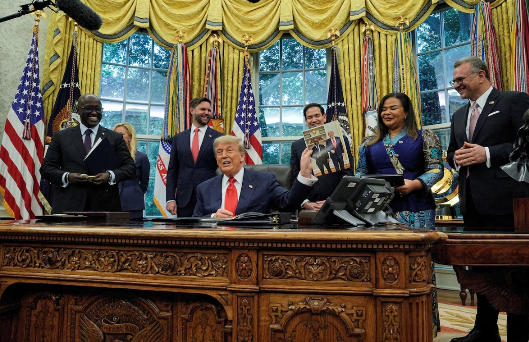 Tramp daha iki ölkəni barışdırdı