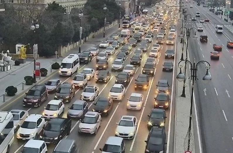 Bakının mərkəzi yollarında TIXAC yarandı