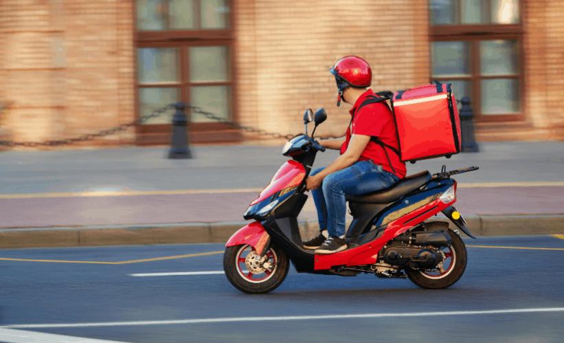 Dəbilqə taxmadan moped sürənlər cərimələnəcək