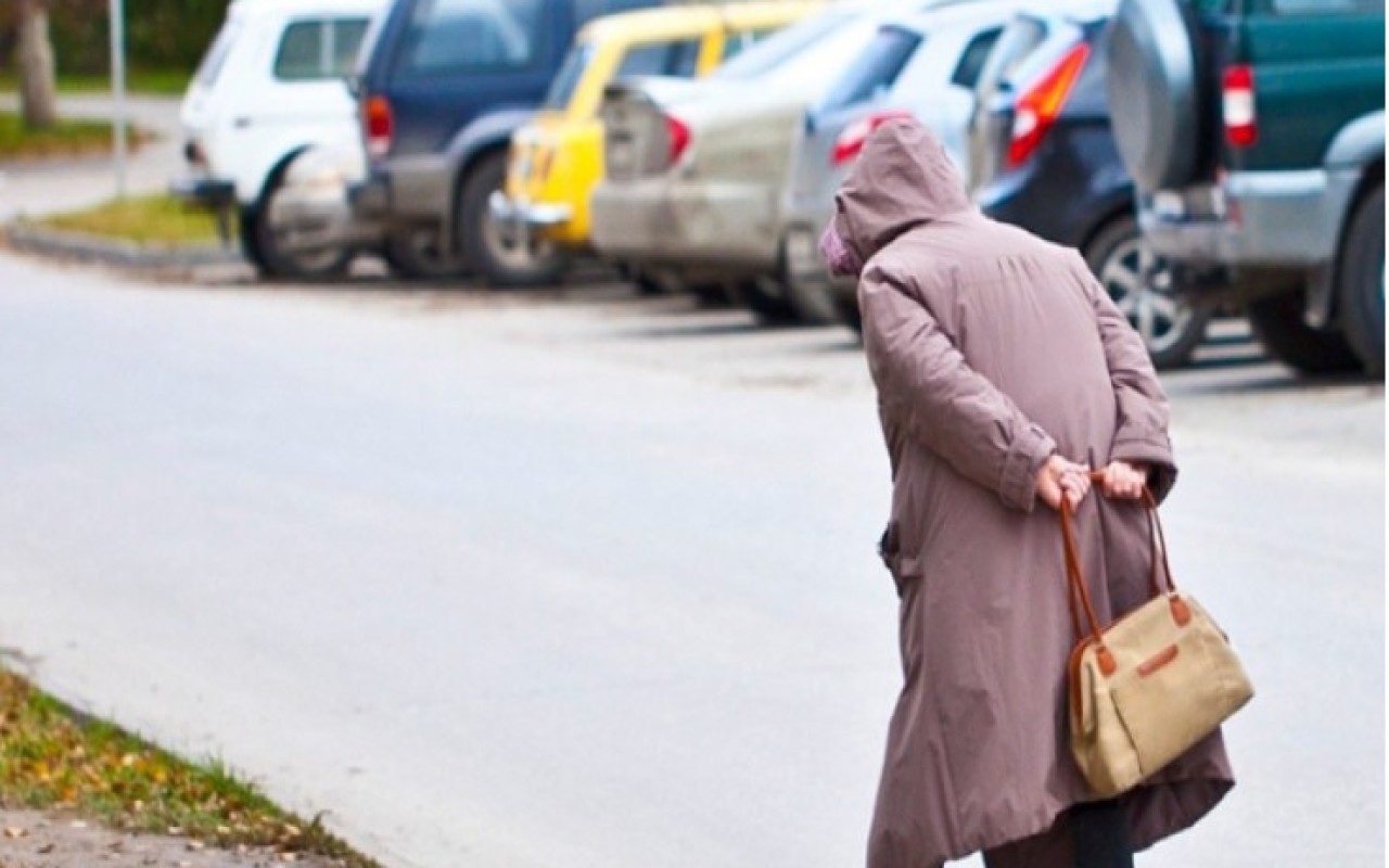 Gəncədə yaşlı qadını avtobus vurdu