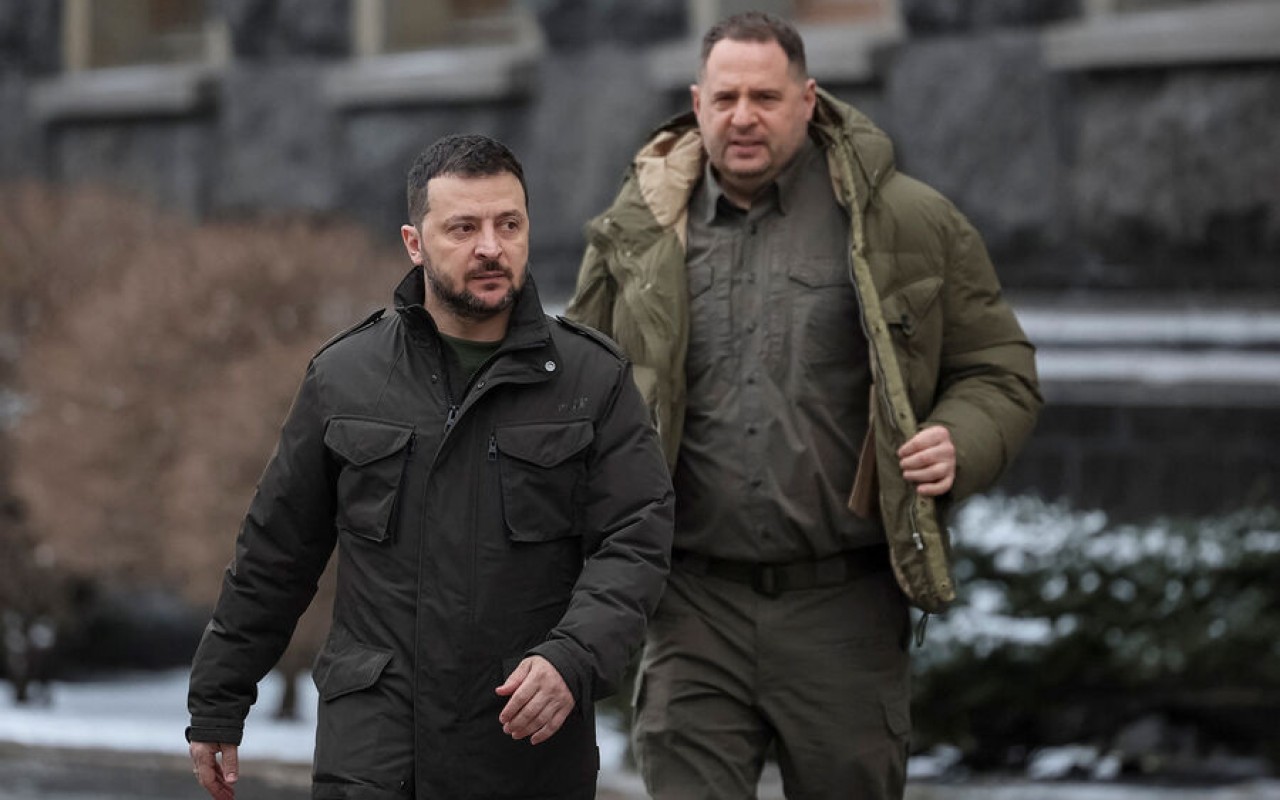 Zelenski Yermakı daha iki vəzifəsindən çıxardı