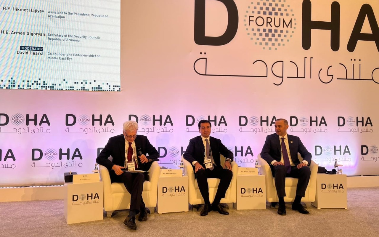 Hikmət Hacıyev Qriqoryanla müzakirə apardı 