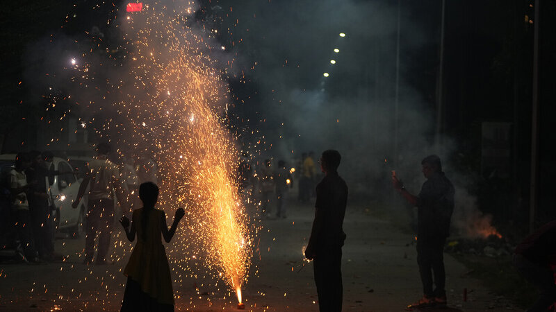 Hindistan'da gece kulübünde yangın - ÖLÜMLER VAR