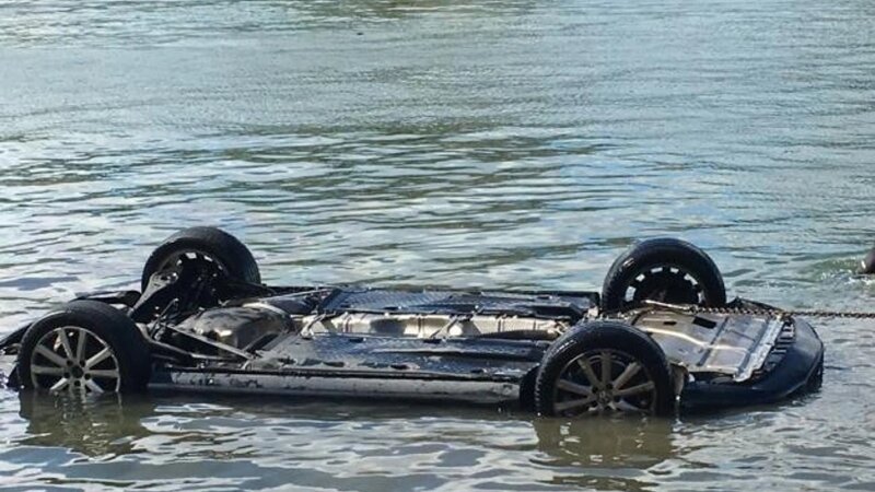 Biləsuvarda avtomobil kanala aşdı - 5 nəfər öldü