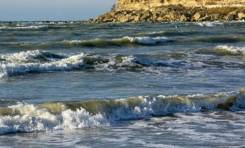 Xəzər dənizindən qum-çınqıl oğurlayanlar saxlanıldılar