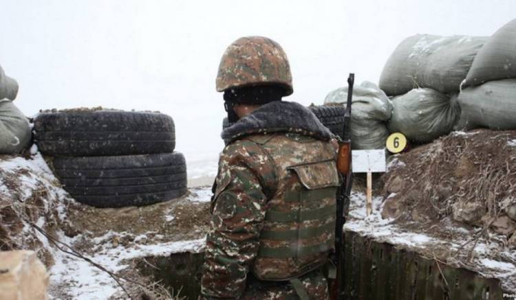 Ermənistanda zabit öldü