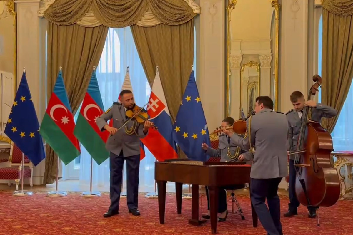 Prezidentlərin görüşündə “Qurban olum Azərbaycan” mahnısını ifa olundu - VİDEO