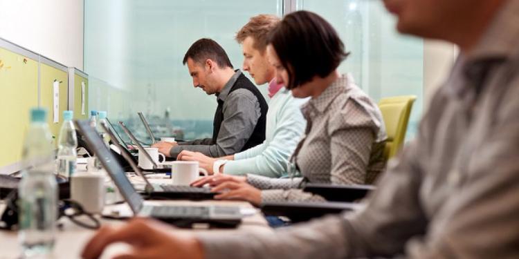 İşçini hədə-qorxu ilə əlavə işə məcbur etmək QADAĞAN EDİLİR