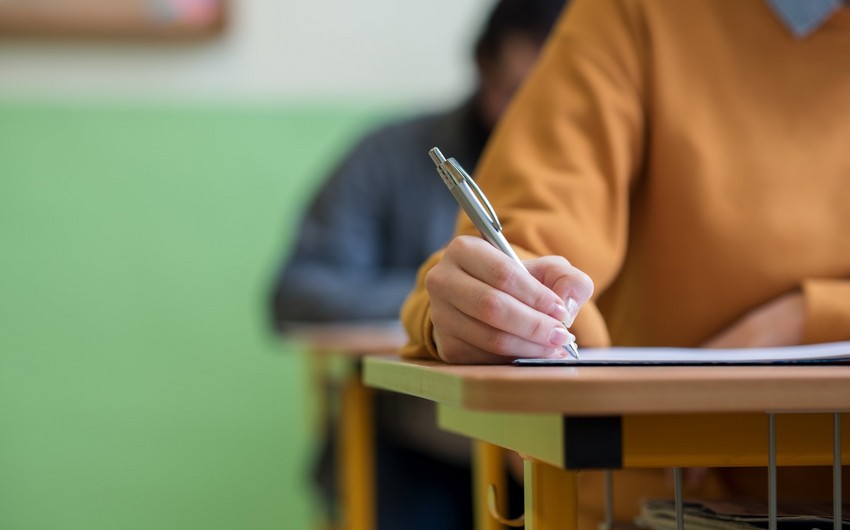 Dərslik yazan işçilərə ödənişli məzuniyyət verilməsi məcburi olacaq