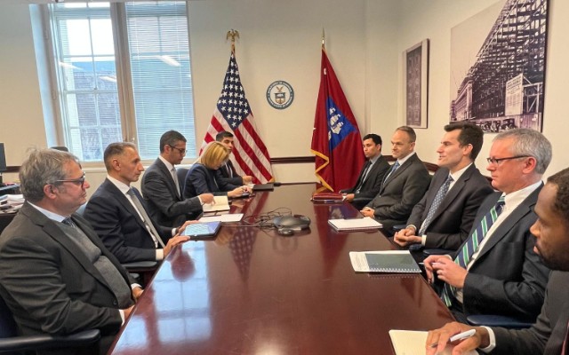 Nazir ABŞ Ticarət Departamenti katibinin müavinləri ilə görüşdü