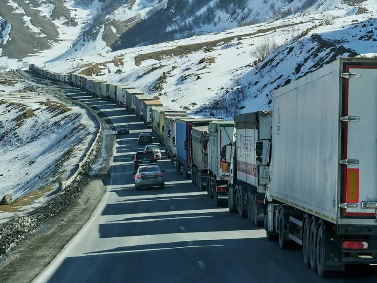 “Yuxarı Lars” yolu bağlandı: Ermənistan maşınları sərhəddə qaldı