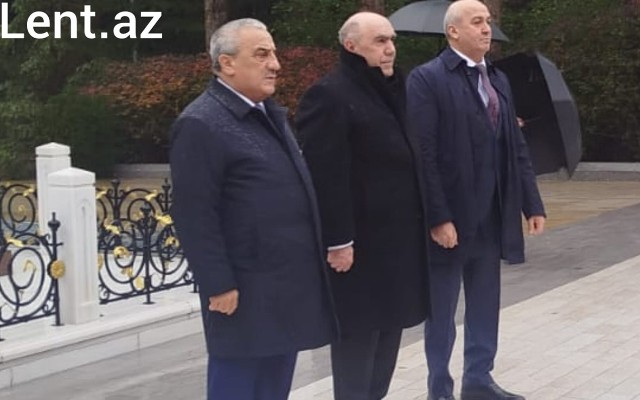 Zakir Qaralovla Rüstəm Usubov Fəxri Xiyabanda - FOTO