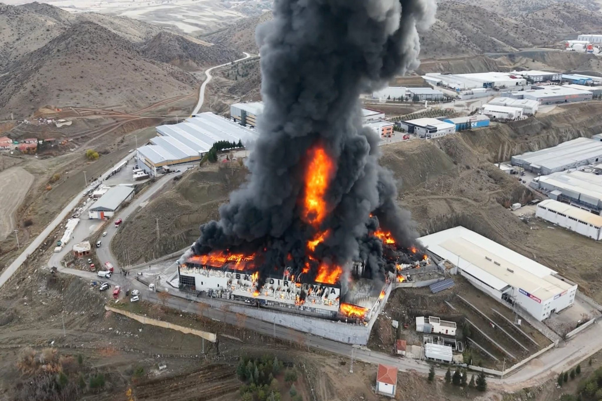 Türkiyədə fabrik yanır