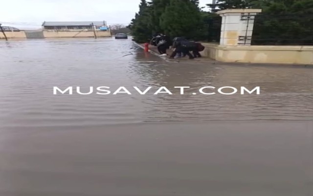 Bakıda yağan yağış azyaşlını xəstəxanalıq etdi