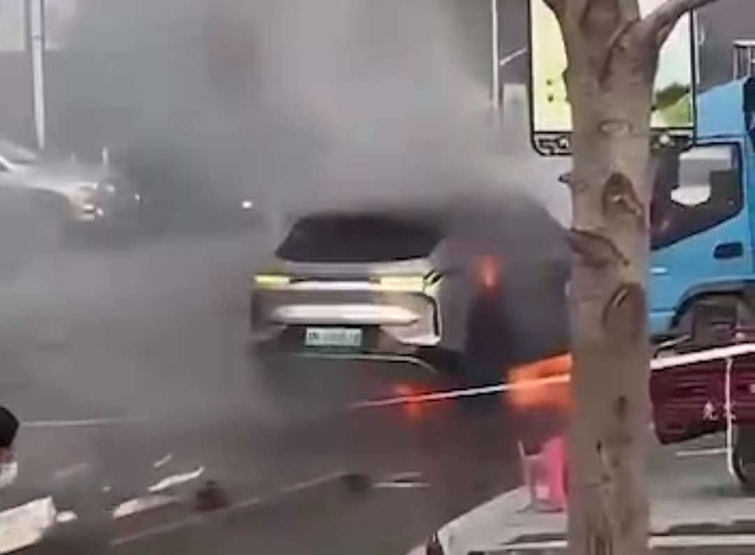 Çin istehsalı elektrik maşını partladı - ANBAAN GÖRÜNTÜLƏR