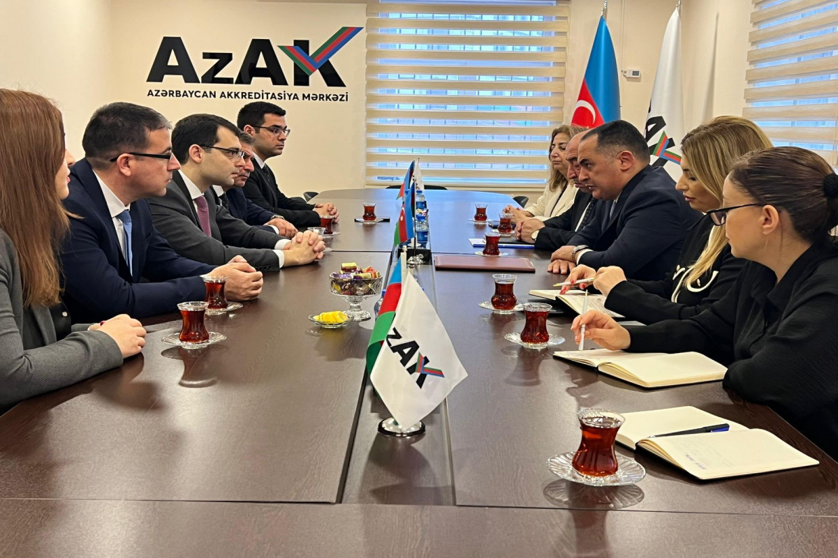 Bu instituta yeni akkreditasiya attestatı təqdim edildi - FOTO