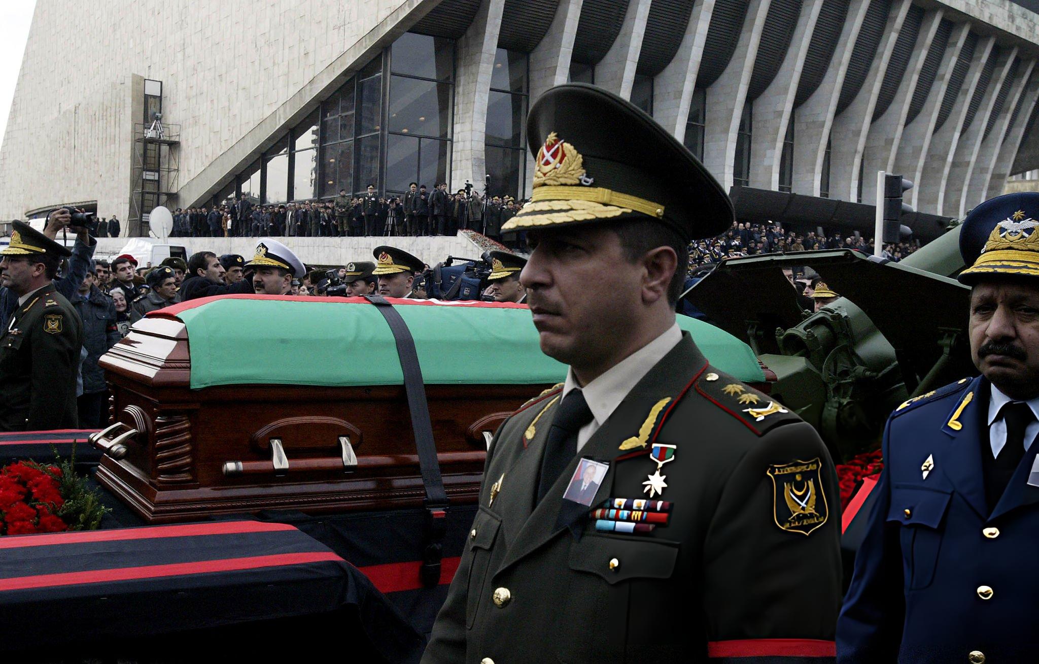 Heydər Əliyevin dəfn günündən TARİXİ FOTOLAR