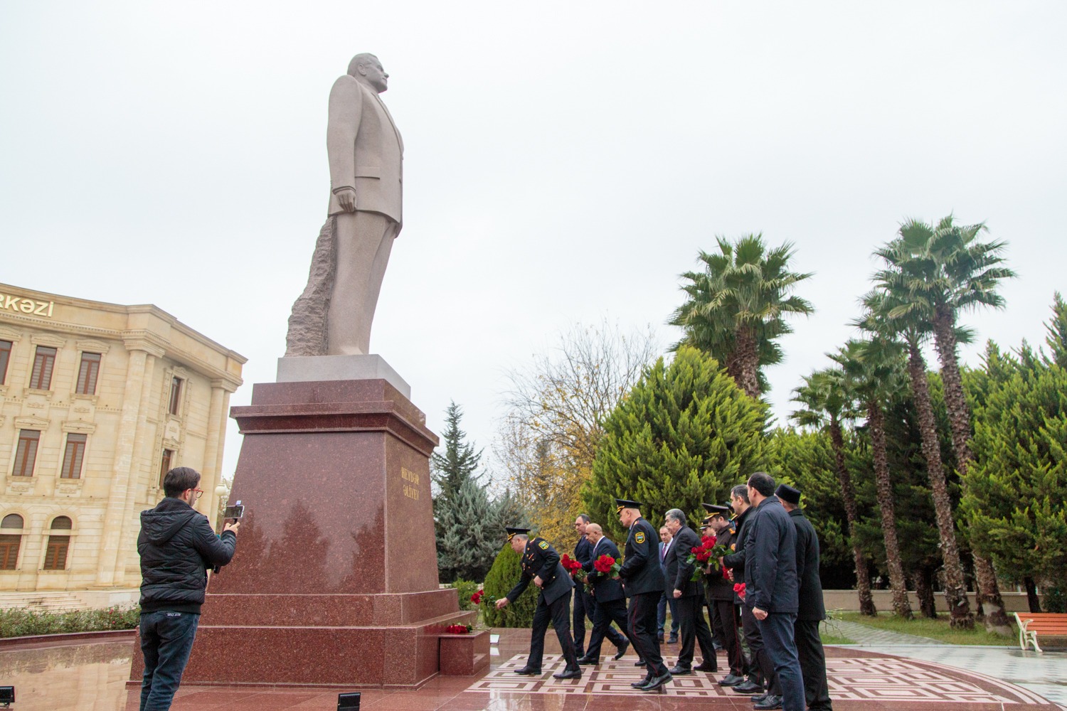 Salyanda Heydər Əliyevin xatirəsi yad edildi - FOTO