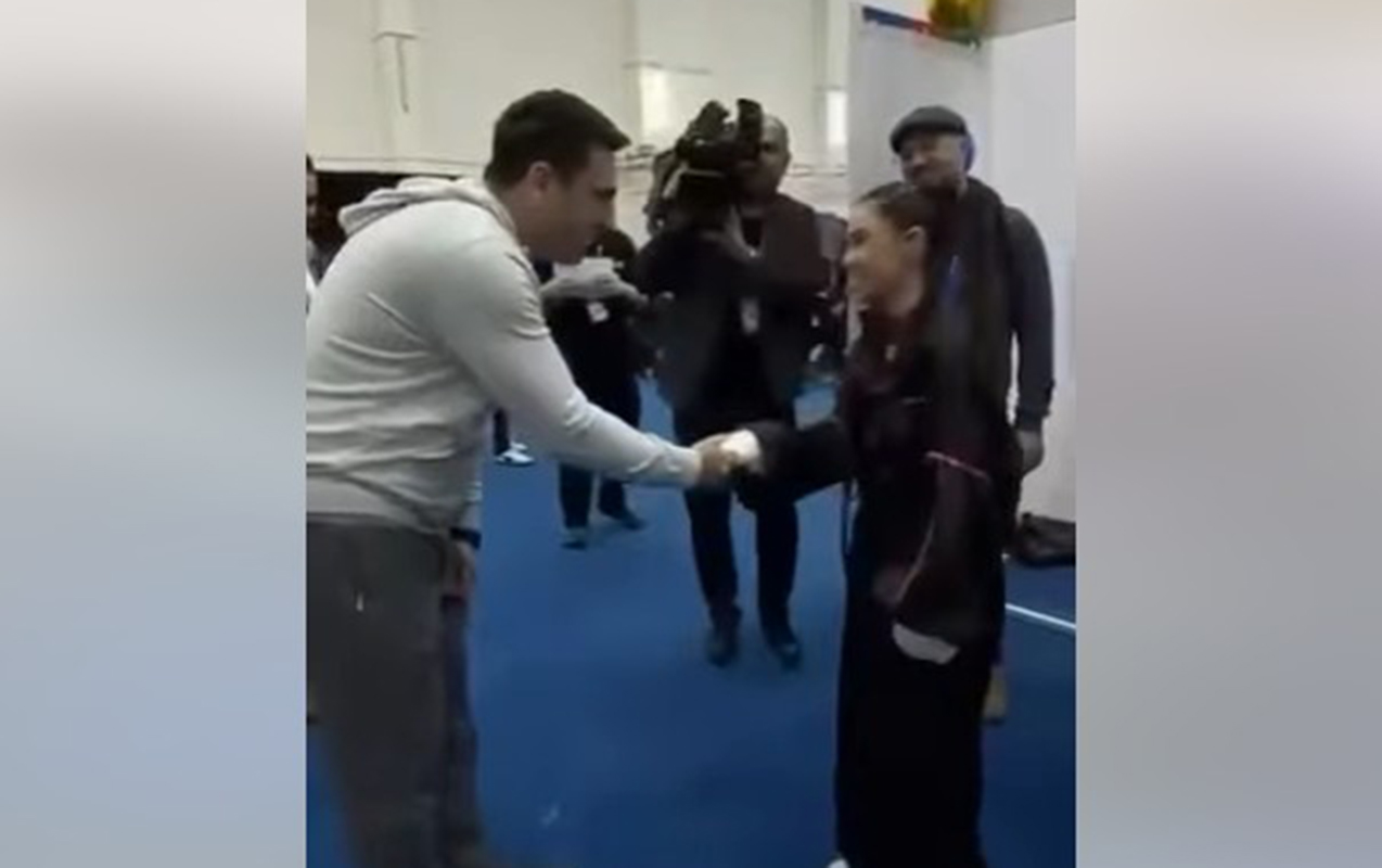 Erməni spiker azərbaycanlı iştirakçıya uğurlar arzuladı