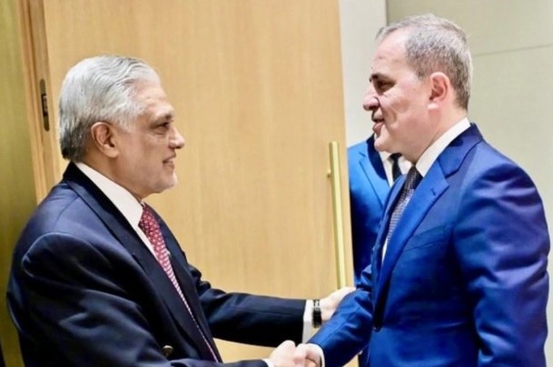 Azərbaycan və Pakistan XİN rəhbərləri regional məsələləri müzakirə etdilər