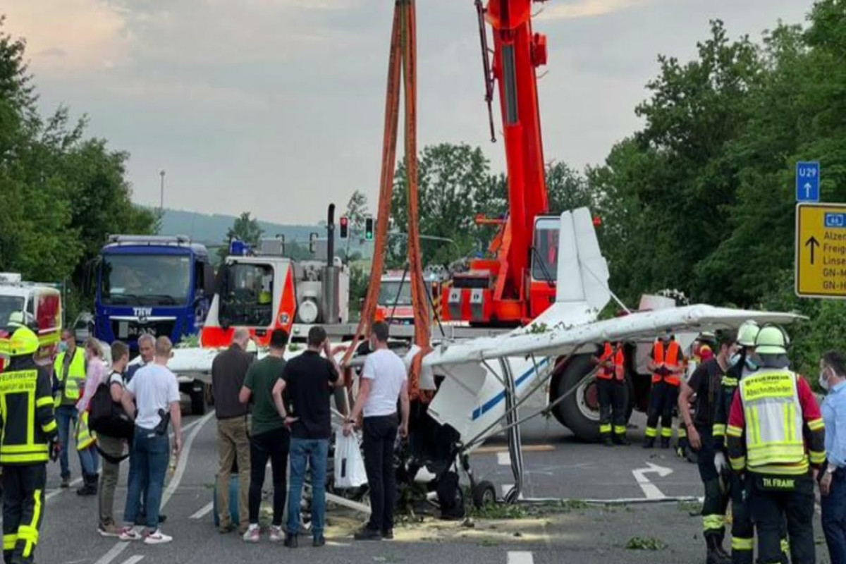 Təyyarə küçəyə düşdü - Xəsarət alanlar var