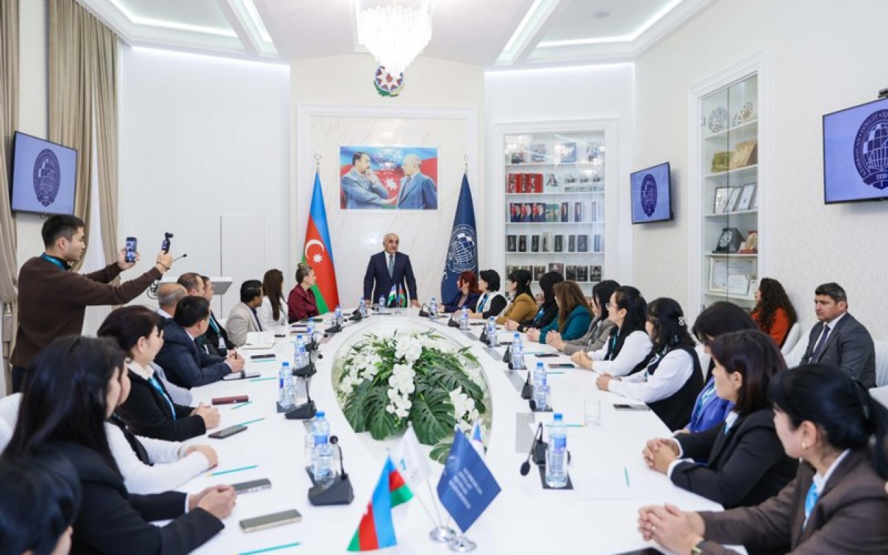 UNEC-də özbəkistanlı müəllimlərə&nbsp;təlim keçirildi&nbsp; - FOTOLAR