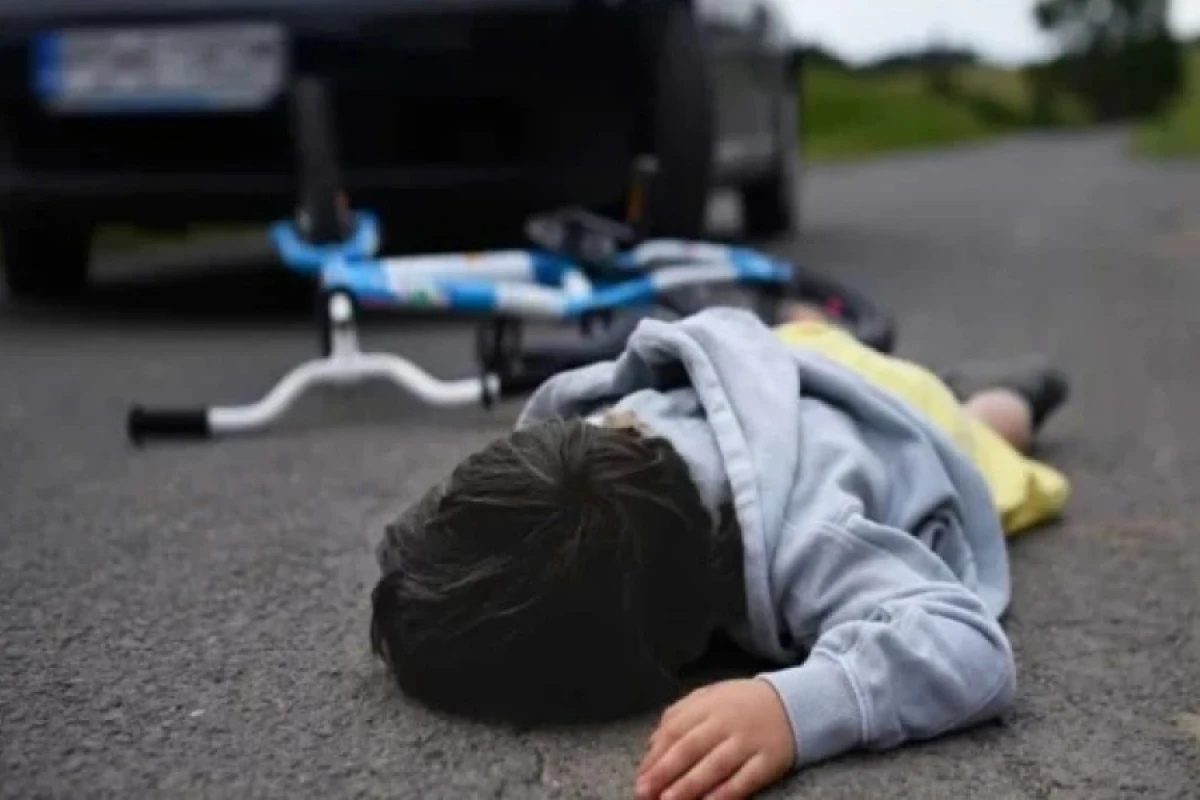 Azyaşlı velosipeddən yıxılaraq öldü