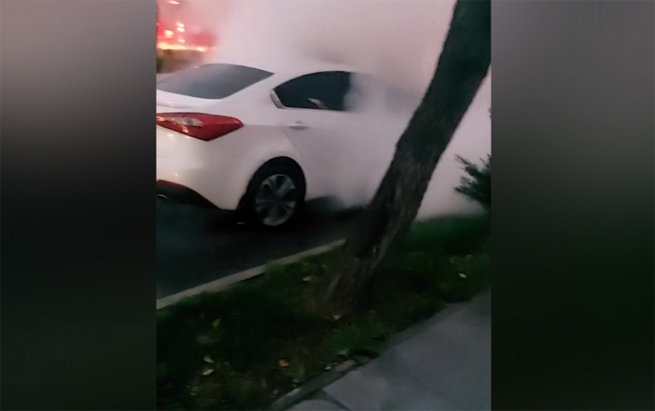 Bakının mərkəzində KİA yandı