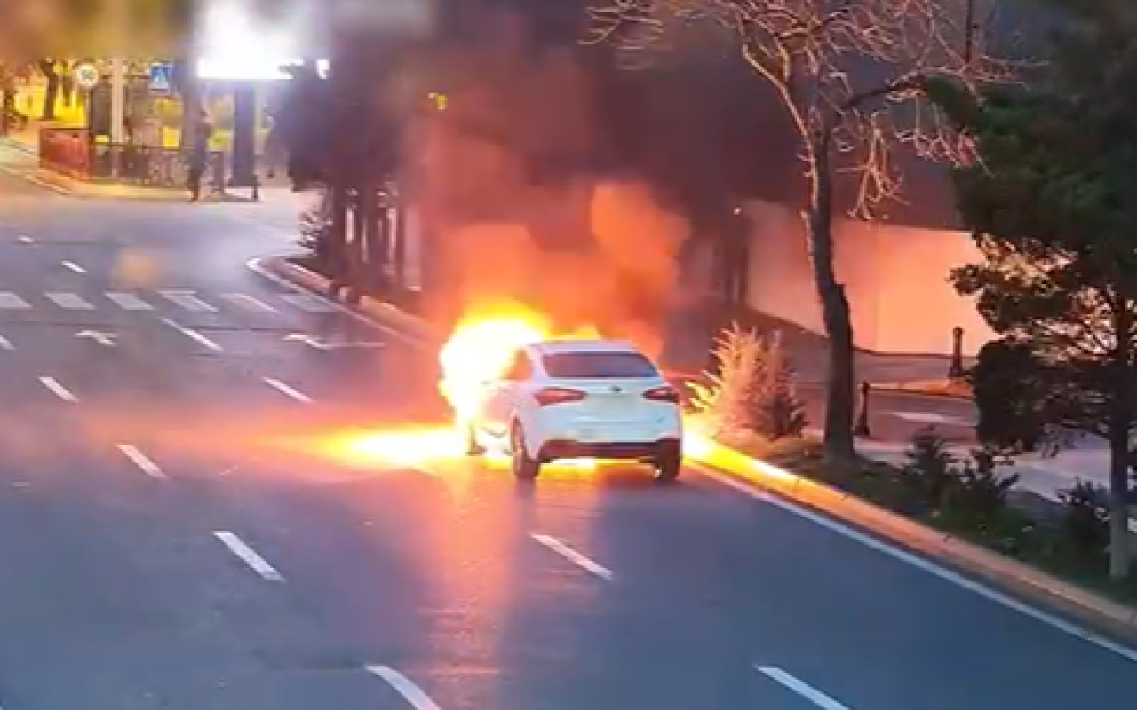 Bakıda maşın yandı&nbsp;- VİDEO