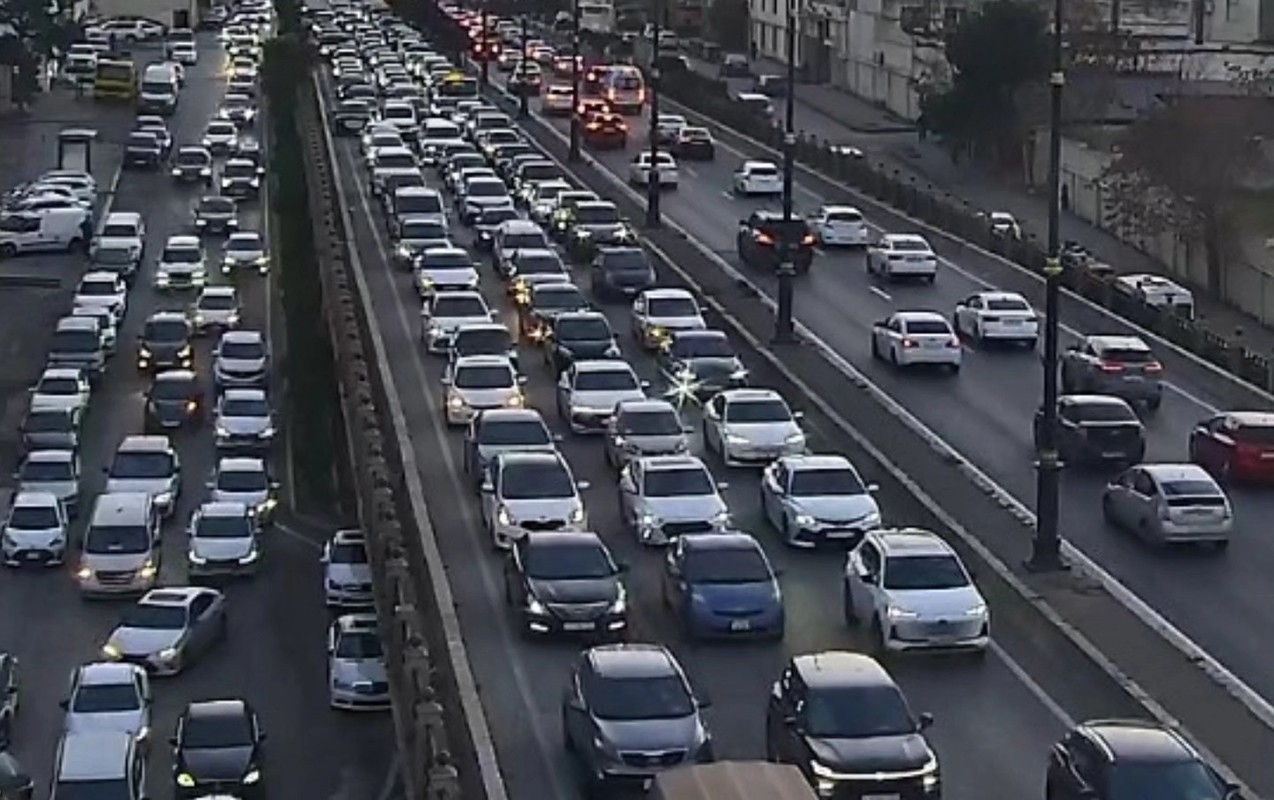 Sürücülər oxusun - Tıxac olan YOLLAR