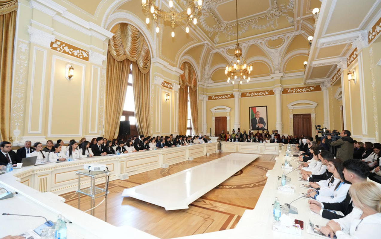 Paytaxt məktəblilərinin müəllifi olduğu növbəti kitabın təqdimatından&nbsp;- FOTOLAR