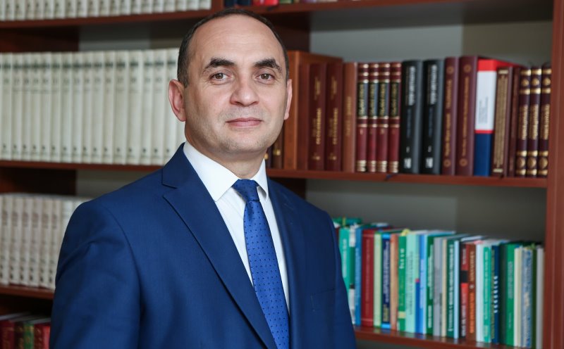 Hümanizm prinsiplərinə sadiqliyin nümayişi