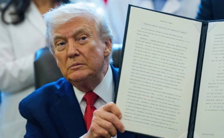 Tramp 901 milyardlıq müdafiə büdcəsini imzaladı