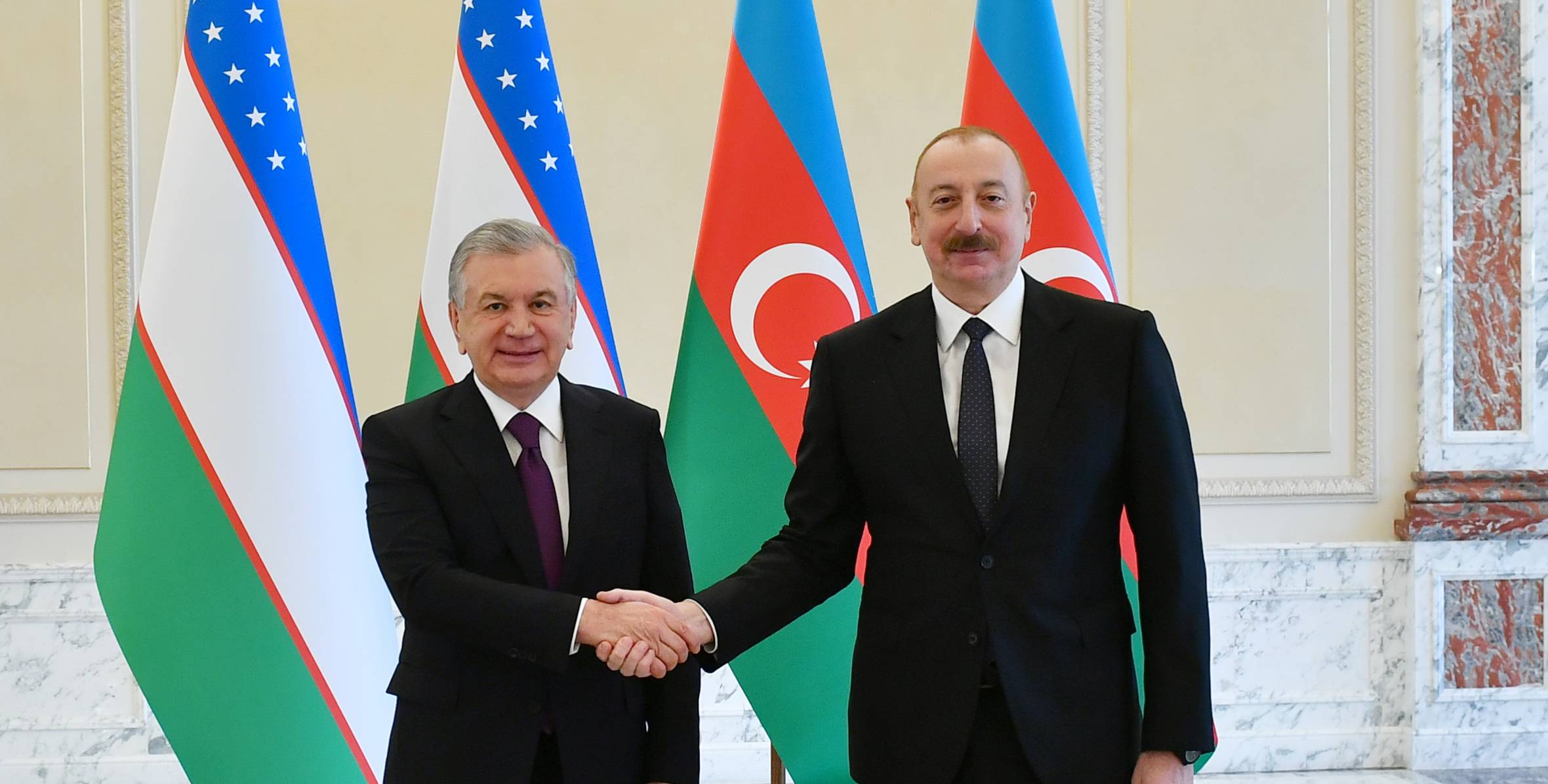 Mirziyoyev İlham Əliyevi təbrik etdi