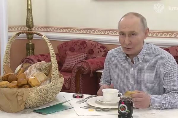 Putinə pirojki göndərdilər