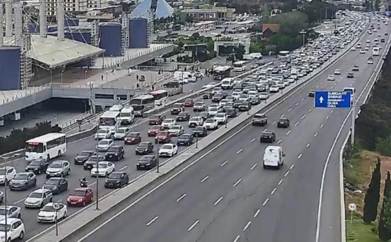 Bakı həftəyə tıxacla başladı