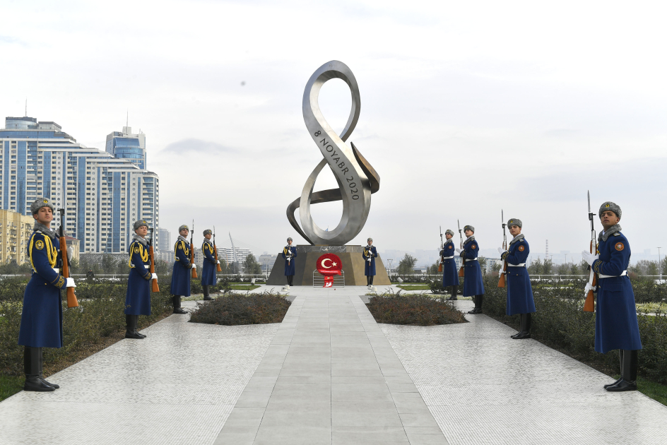Türkiyənin vitse-prezidenti Zəfər parkını ziyarət etdi