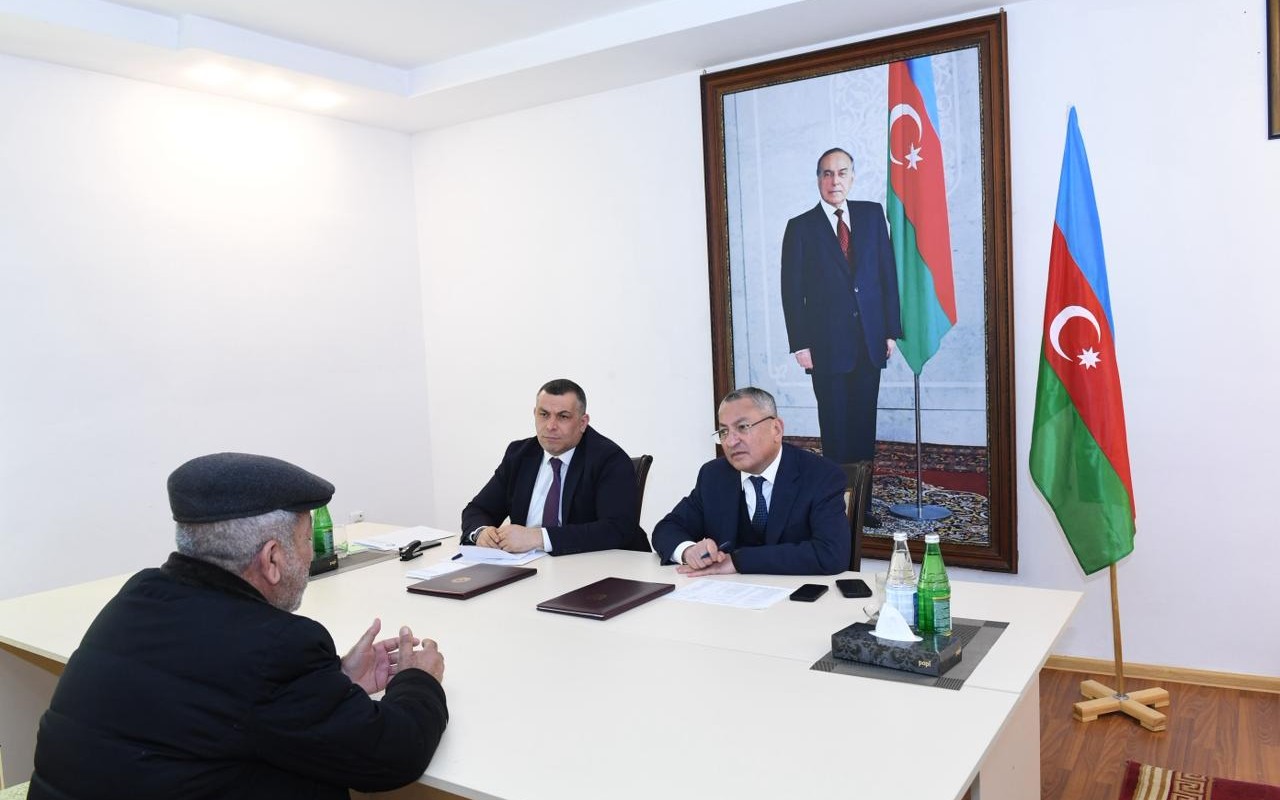 Rövşən Rzayev keçmiş məcburi köçkünlərin müraciətlərini dinlədi -&nbsp;FOTOLAR