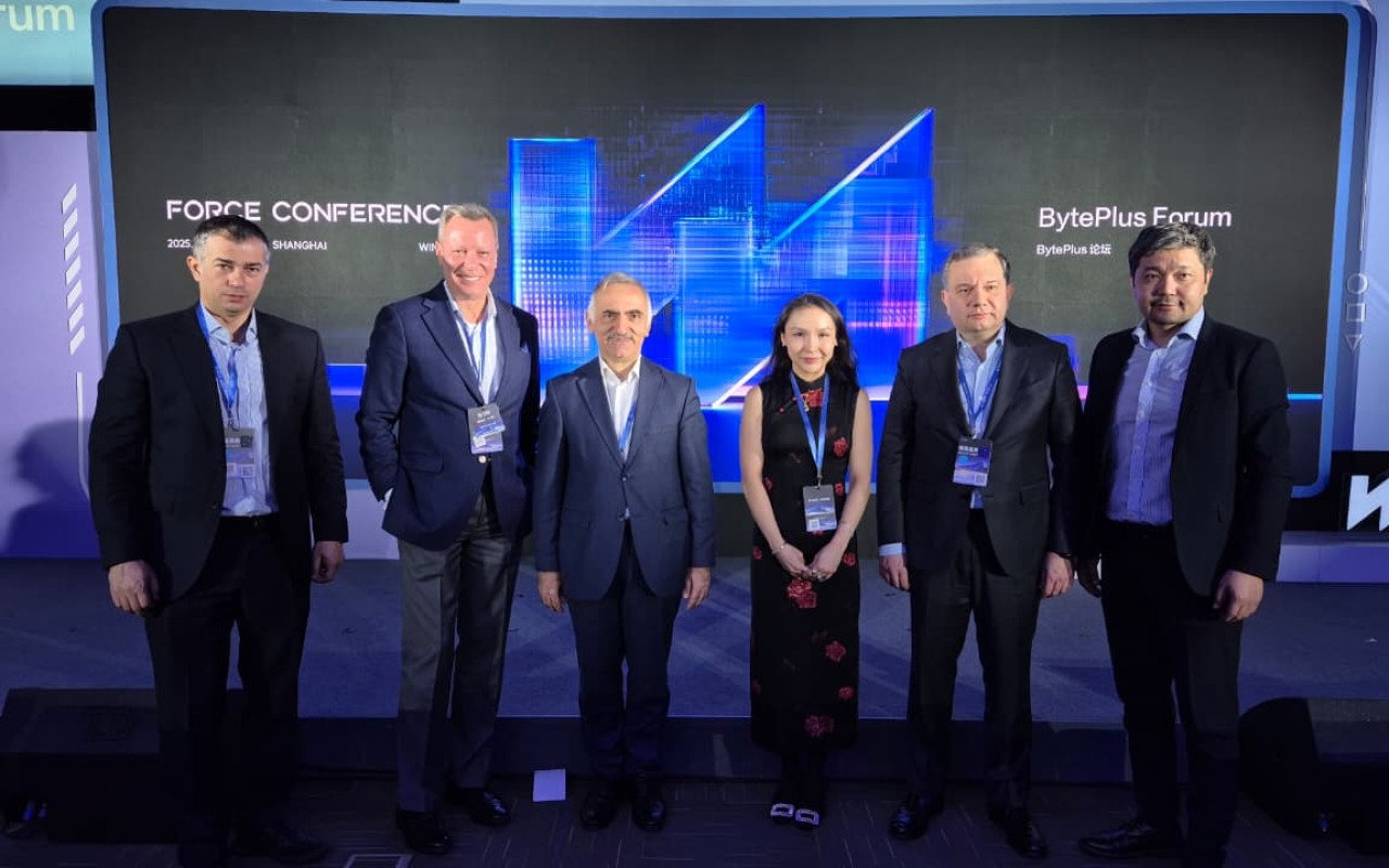 RİNN nümayəndələri Şanxayda konfransda&nbsp;iştirak ediblər - FOTO