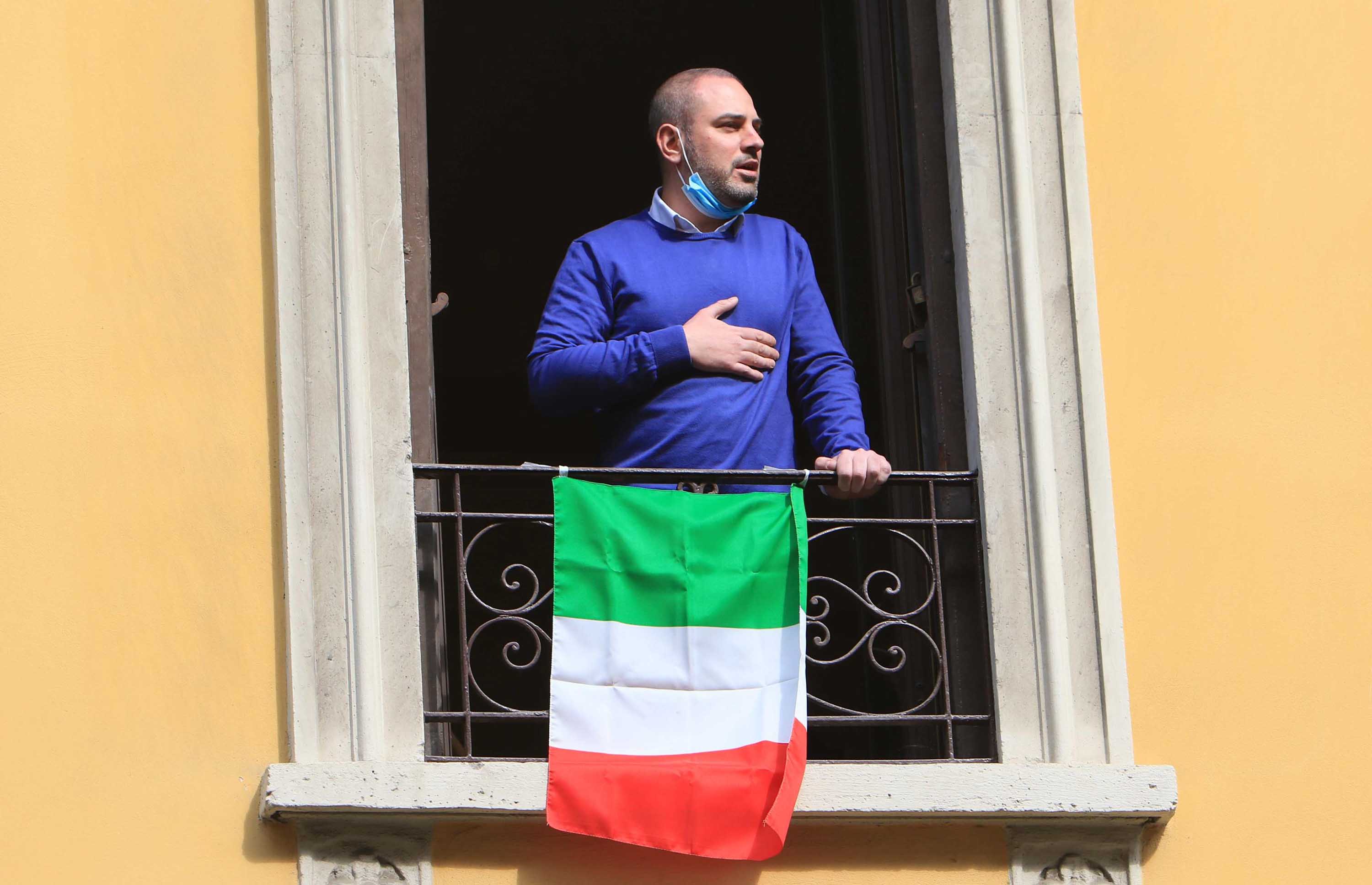 İtaliya himnində dəyişiklik - "bəli" sözü çıxarıldı