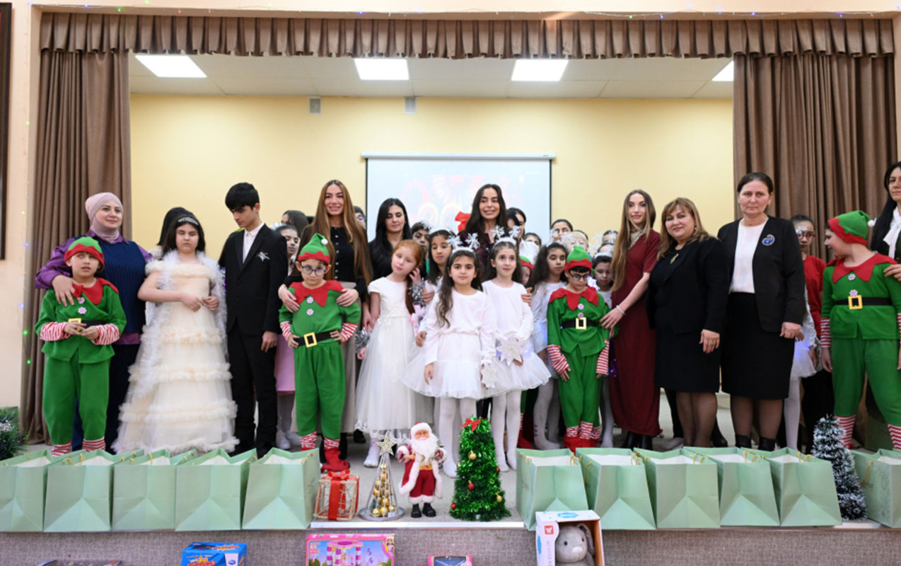 Prezidentin qızları və gəlini 5 nömrəli internat məktəbində - FOTOLAR