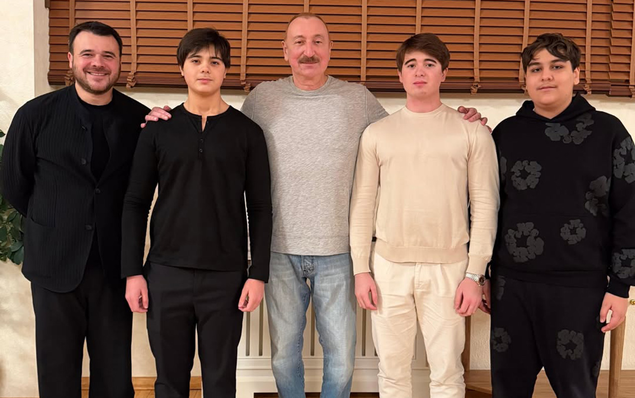 Emin Ağalarovdan təbrik paylaşımı