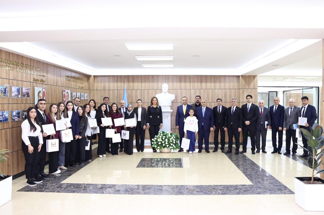 "İlin gənc müəllimi" mükafatlandırıldı - FOTOLAR&nbsp;