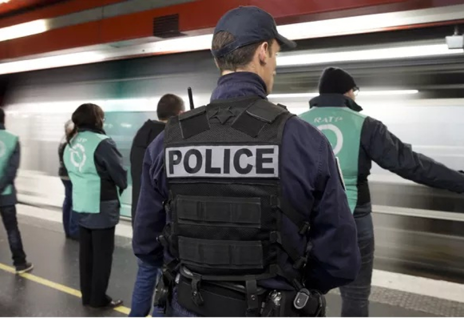 Paris metrosunda bıçaqlı hücum -&nbsp; üç qadın yaraladı